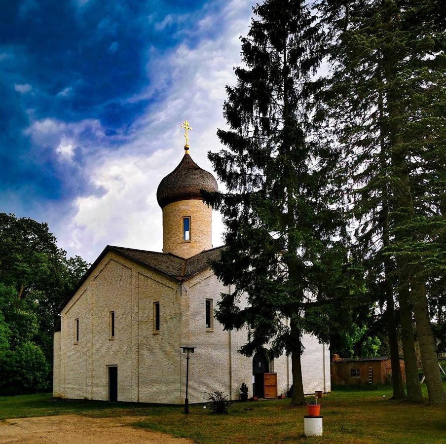 St. Georg Kloster Milmersdorf 外观 照片
